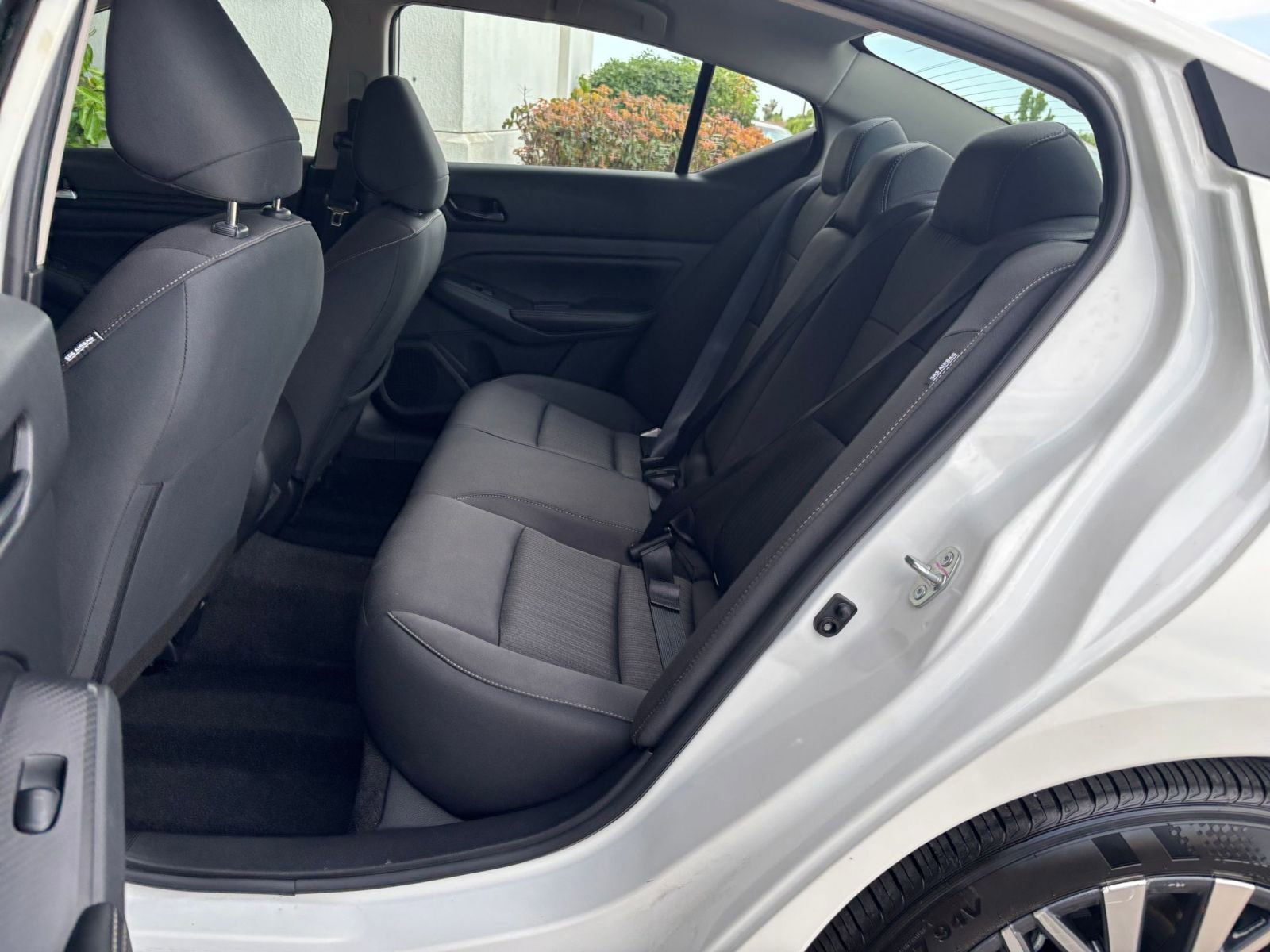 Used 2025 Nissan Altima 2.5 SV FWD image 38