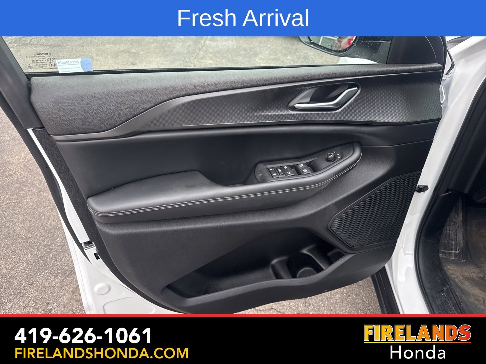 Used 2023 Jeep Grand Cherokee Laredo image 13