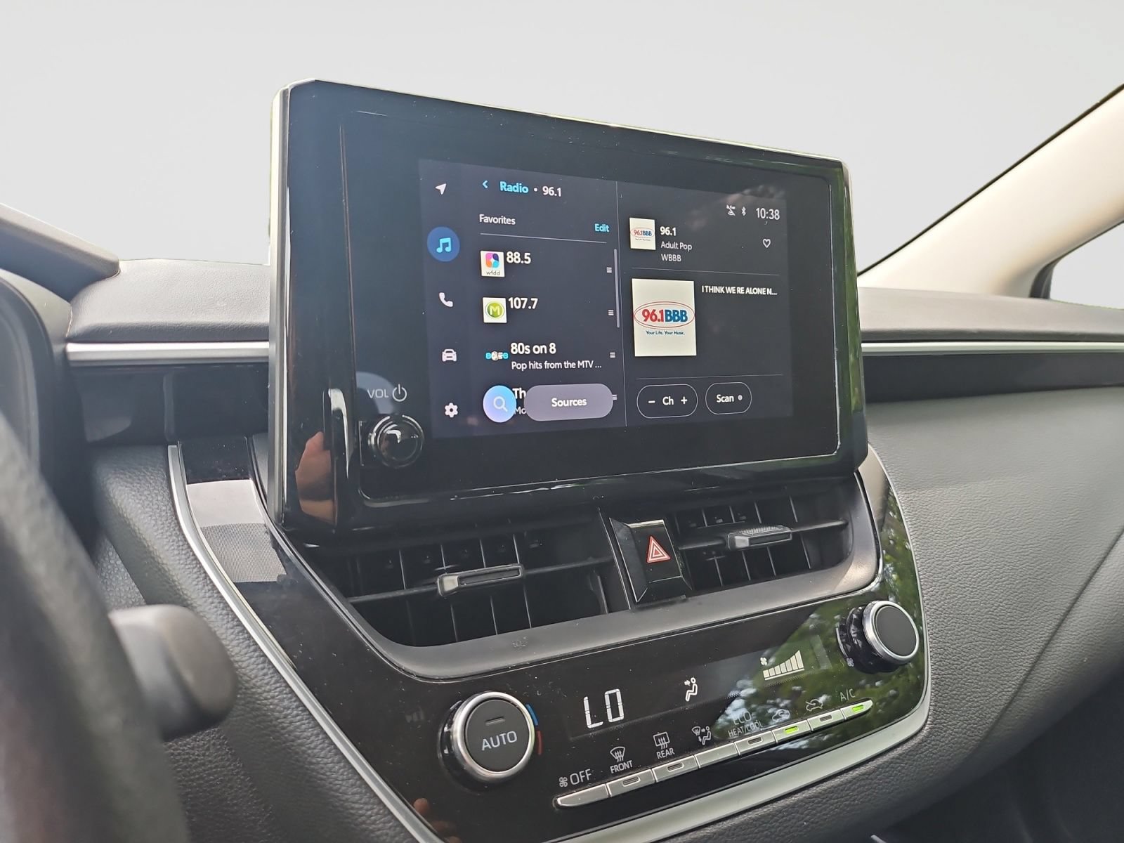Used 2025 Toyota Corolla LE FWD image 27