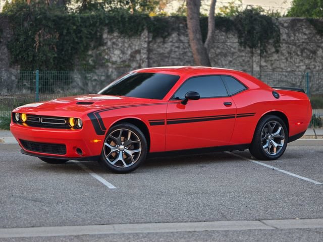 Used 2016 Dodge Challenger SXT w/ Driver Convenience Group RWD image 13