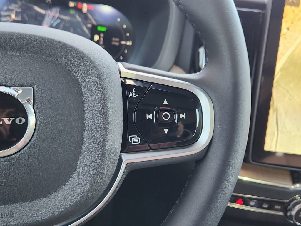 New 2026 Volvo XC60 T8 Plus w/ Protection Package Premier AWD/4WD image 18
