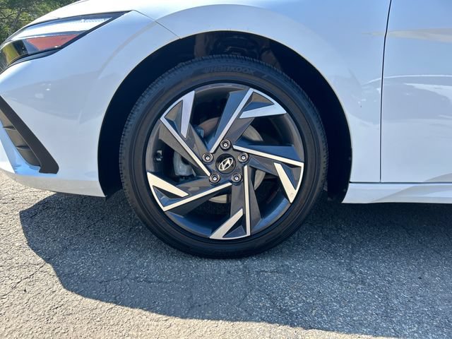 Used 2025 Hyundai Elantra SEL FWD image 10