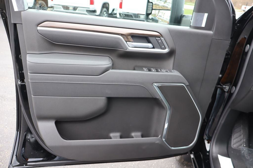 New 2026 Chevrolet Silverado 3500 LT image 4