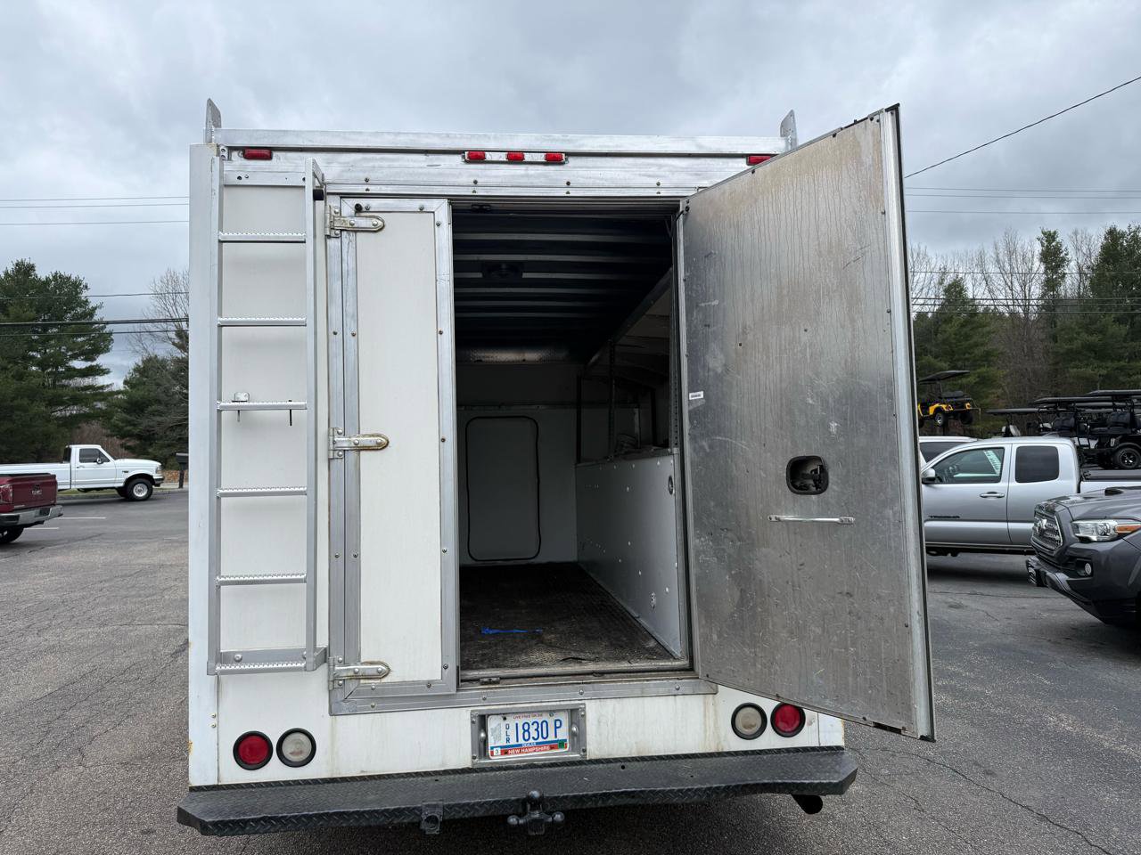 Used 2016 Chevrolet Express 3500 image 17