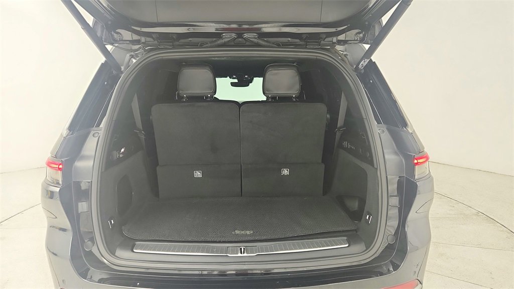 Used 2021 Jeep Grand Cherokee L Summit w/ Luxury Tech Group V image 34