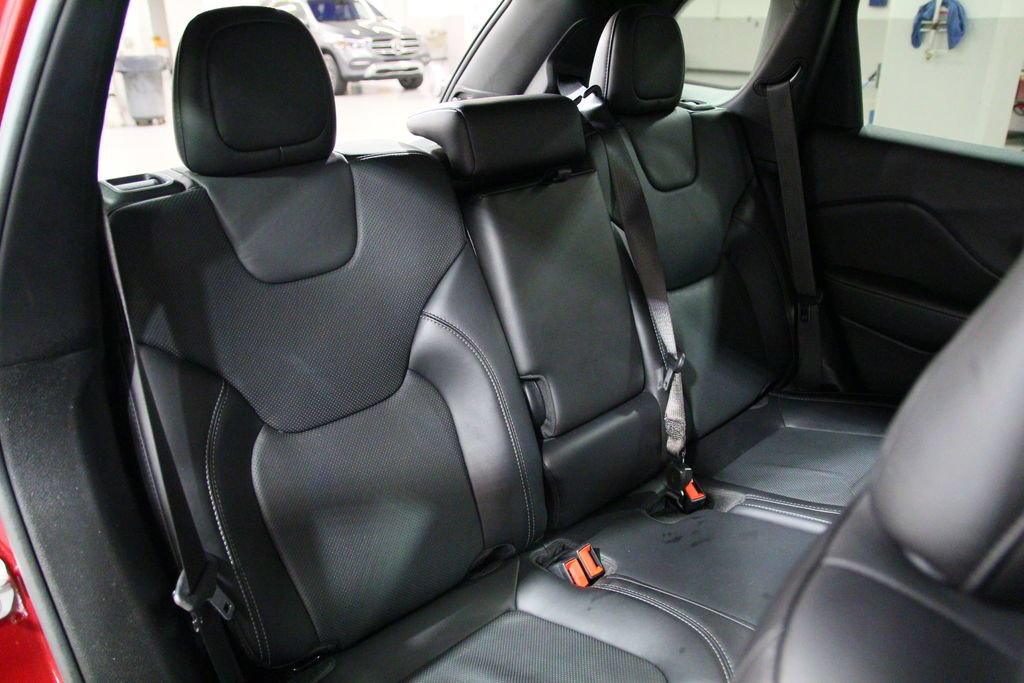 Used 2019 Jeep Cherokee Limited AWD/4WD image 25