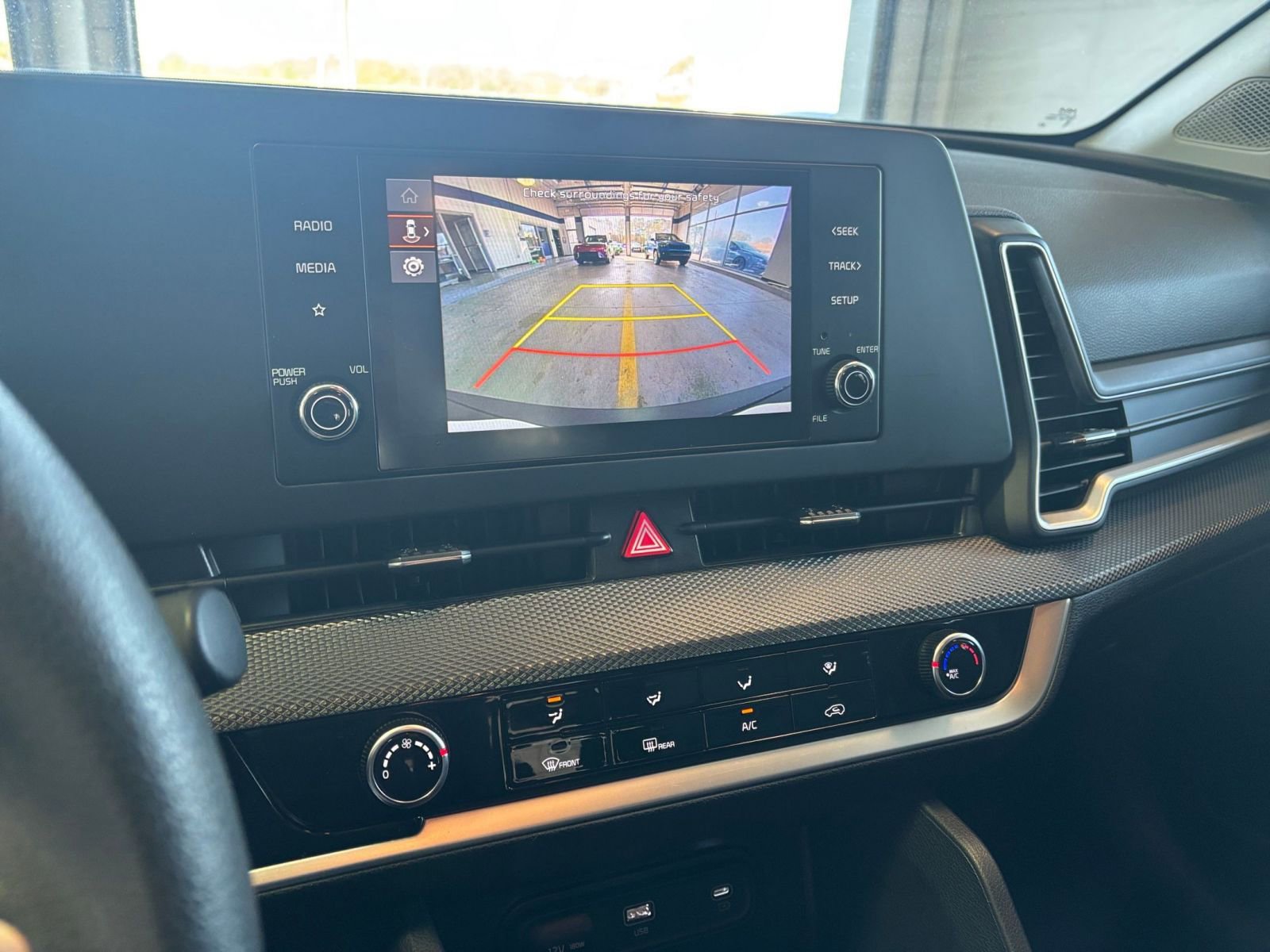 Used 2025 Kia Sportage LX image 28