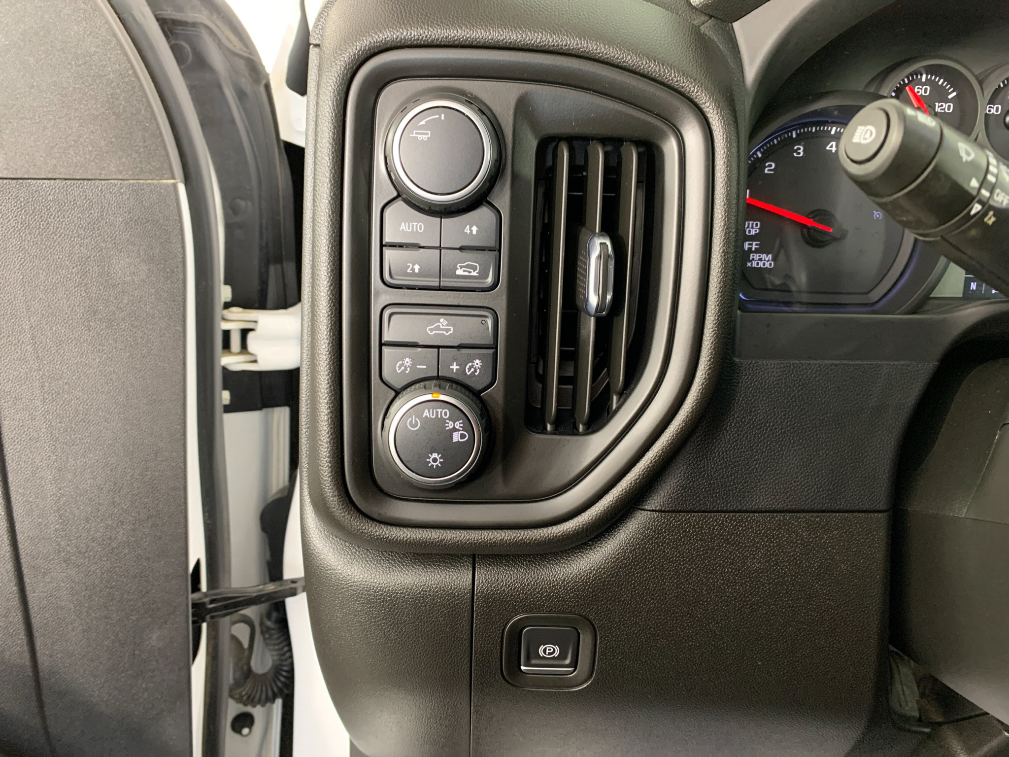 Used 2022 Chevrolet Silverado 1500 Custom w/ Rally Edition AWD/4WD image 15