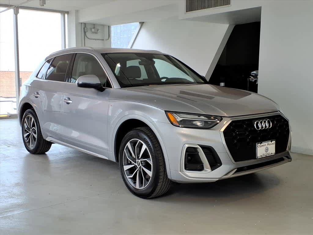 Used 2023 Audi Q5 2.0T Premium w/ Convenience Package AWD/4WD image 3