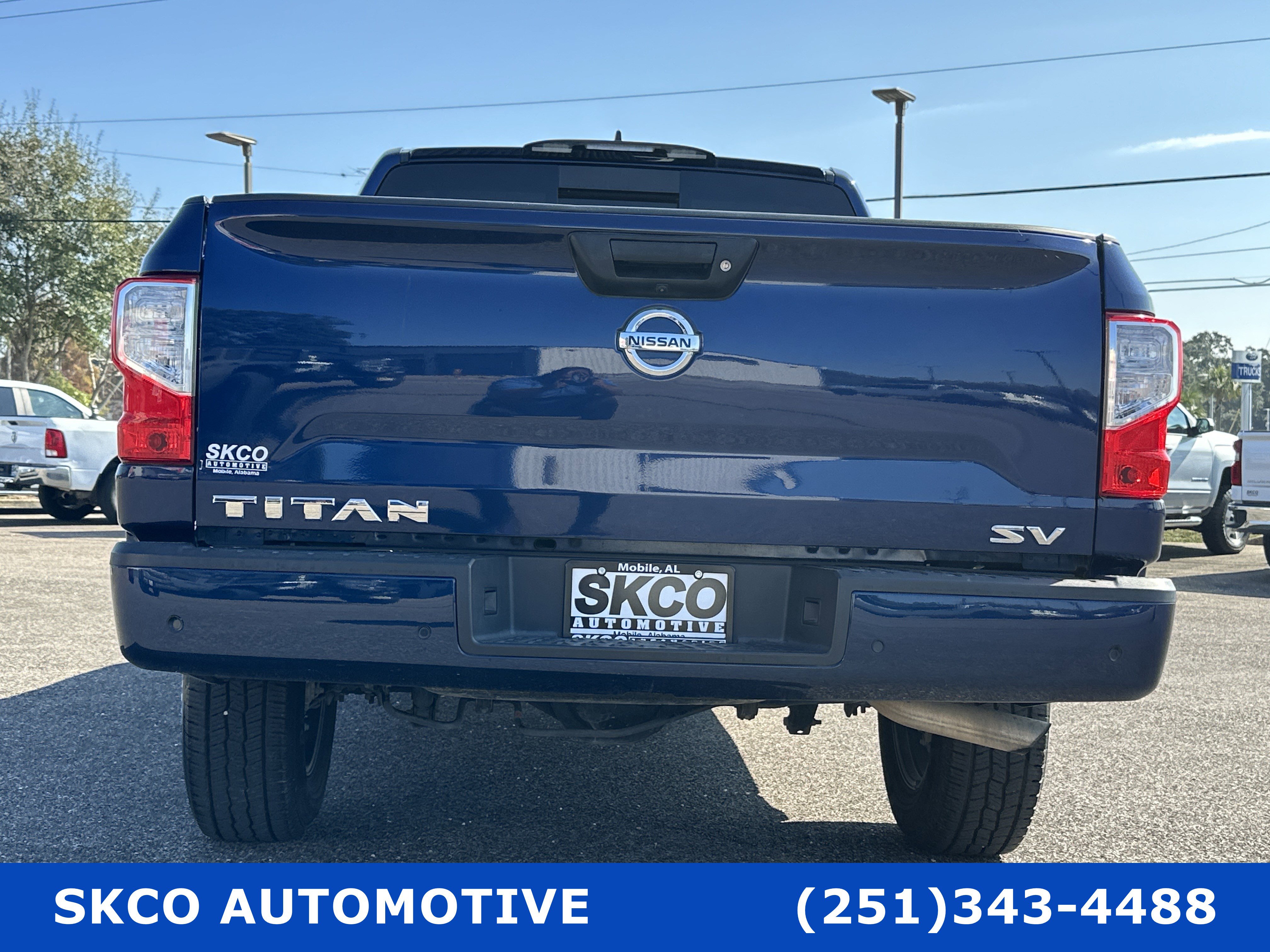 Used 2022 Nissan Titan SV image 4