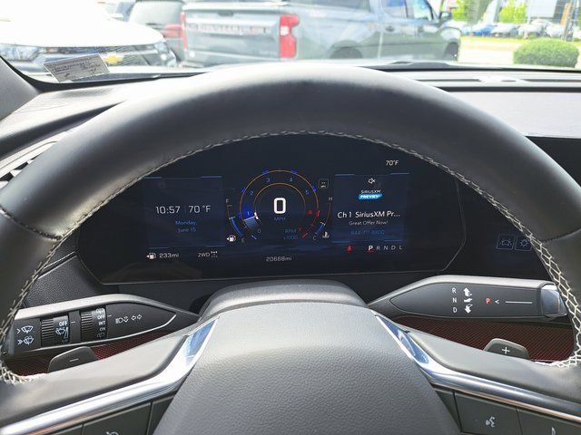 Used 2025 Chevrolet Traverse Z71 w/ Driver Confidence Package AWD/4WD image 14