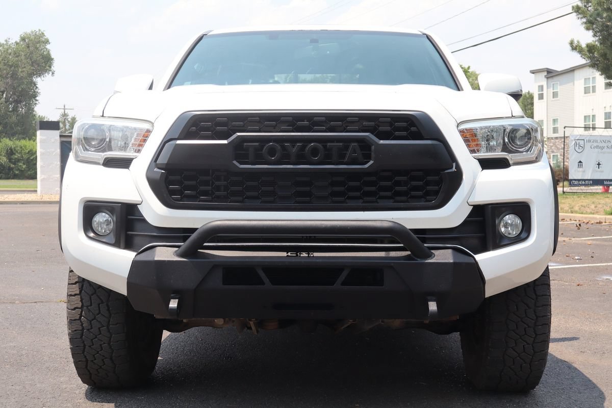 Used 2017 Toyota Tacoma TRD Off-Road w/ Premium & Technology Package AWD/4WD image 13