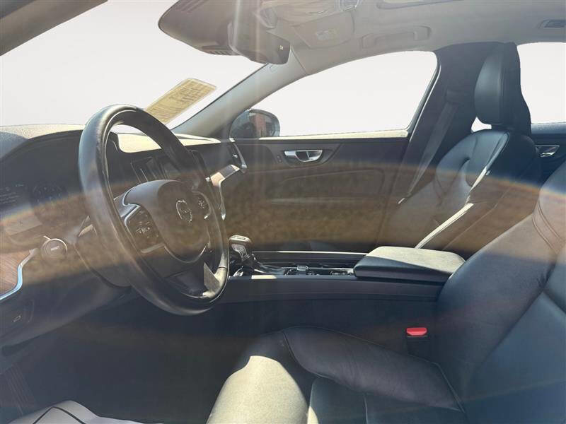 Used 2021 Volvo S60 T5 Momentum image 9