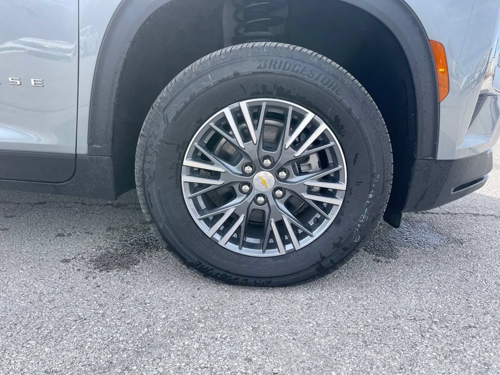 Used 2025 Chevrolet Traverse LT w/ LPO, Floor Liner Package AWD/4WD image 12