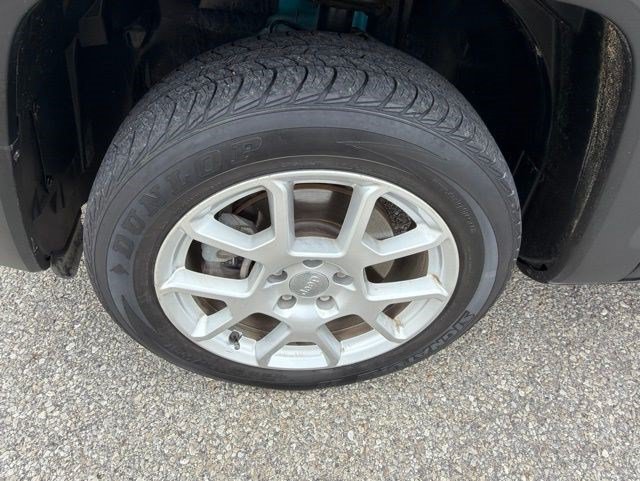 Used 2021 Jeep Renegade Latitude AWD/4WD image 10