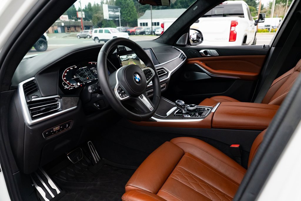 Used 2022 BMW X7 M50i image 21