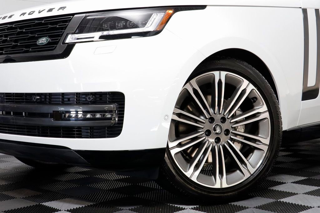New 2025 Land Rover Range Rover SE image 4