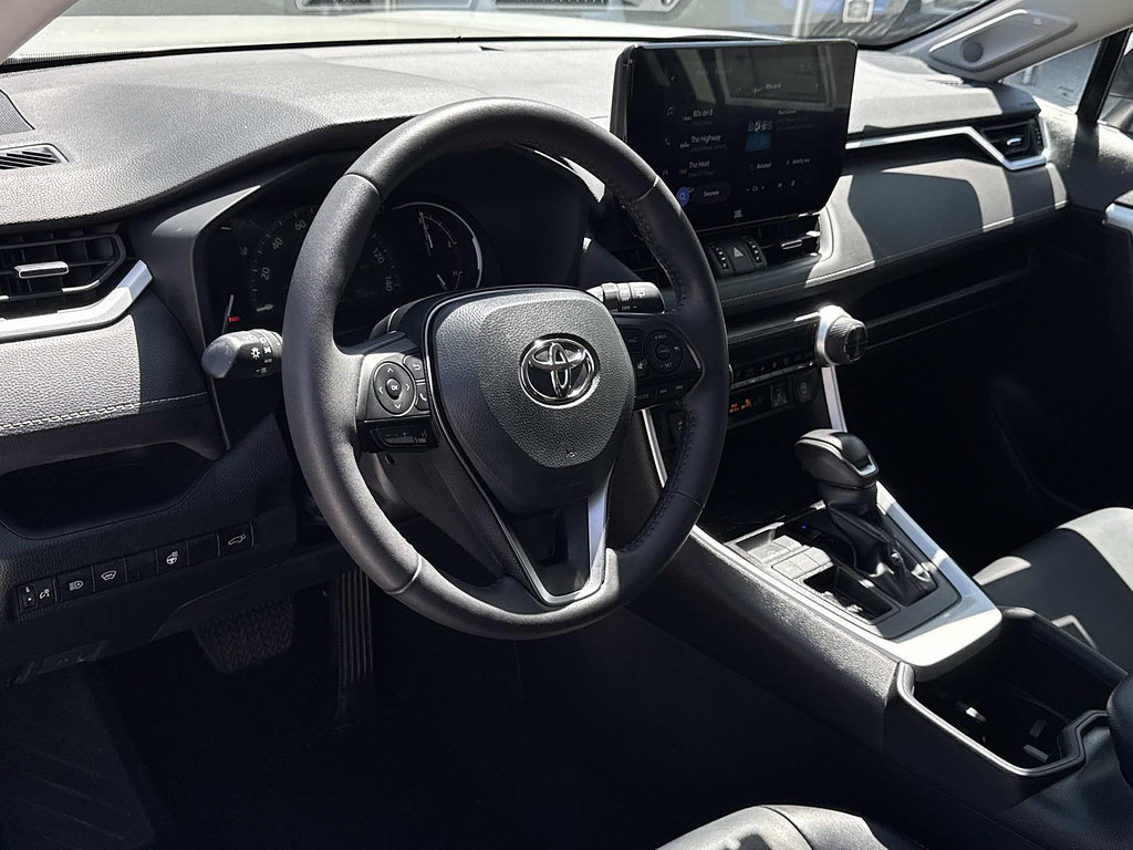 Used 2023 Toyota RAV4 XLE Premium FWD image 4