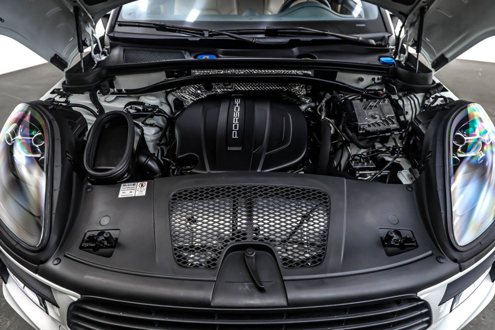 Used 2019 Porsche Macan image 10