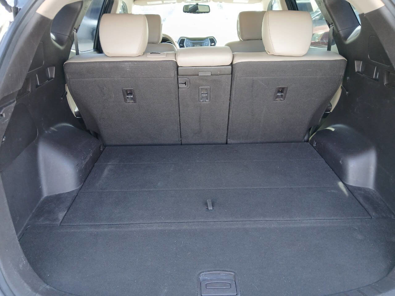 Used 2013 Hyundai Santa Fe Sport FWD image 3