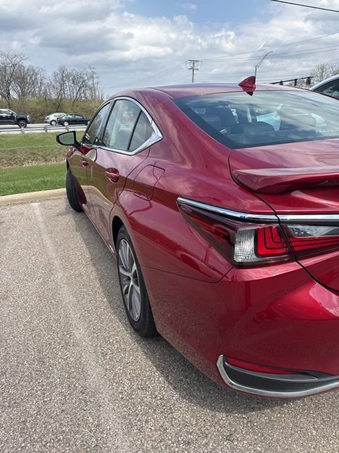Used 2021 Lexus ES 300h w/ Premium Package image 5