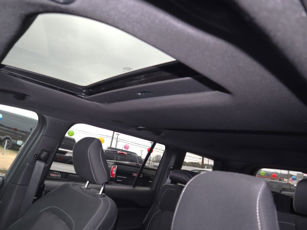 Used 2025 Jeep Grand Cherokee L Laredo image 15