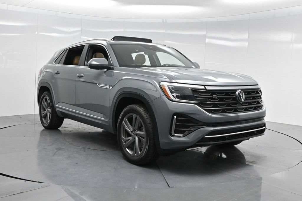Used 2024 Volkswagen Atlas Cross Sport SEL R-Line AWD/4WD image 47