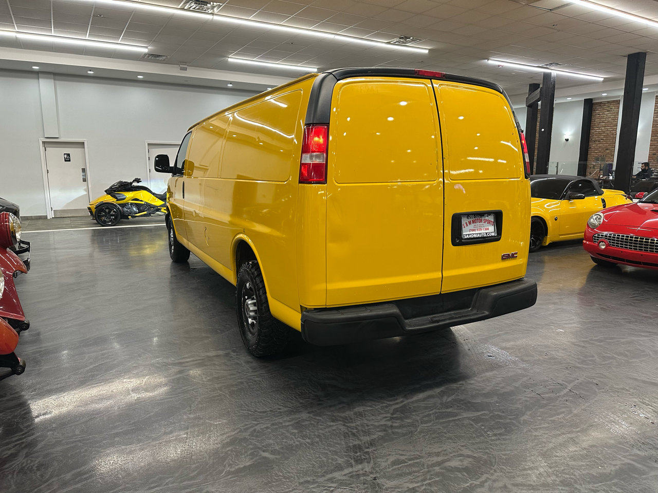 Used 2017 GMC Savana 2500 Extended image 5