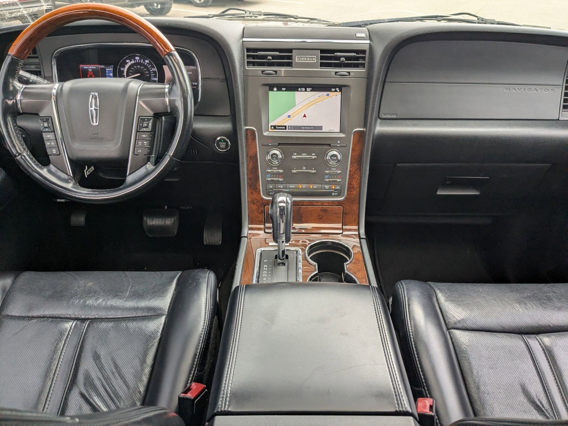 Used 2017 Lincoln Navigator L Select image 22
