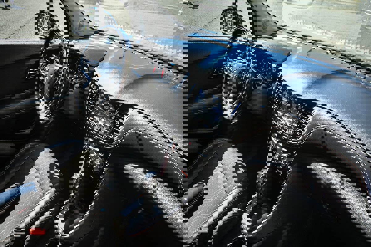 Used 2019 Chevrolet Trax LT w/ LT Convenience Package image 17