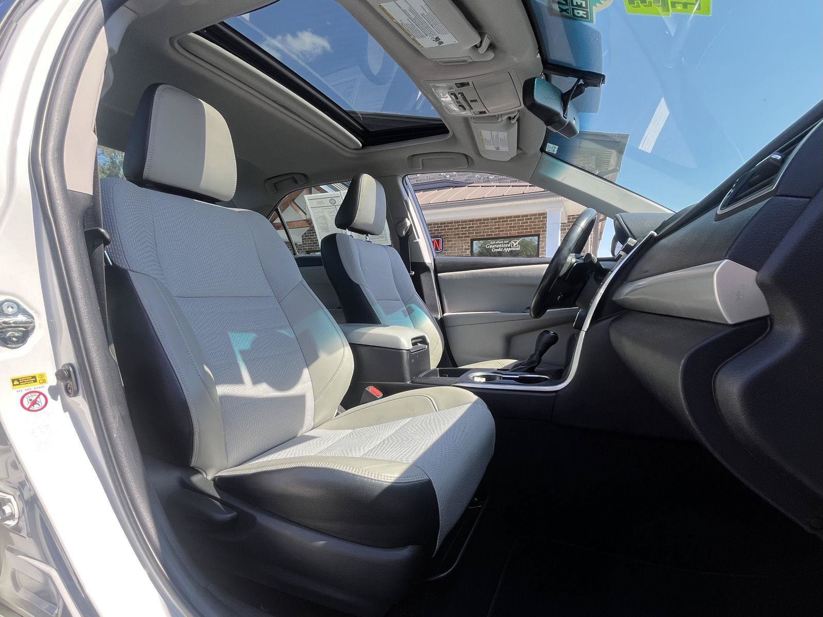 Used 2016 Toyota Camry SE w/ Moonroof Package FWD image 39