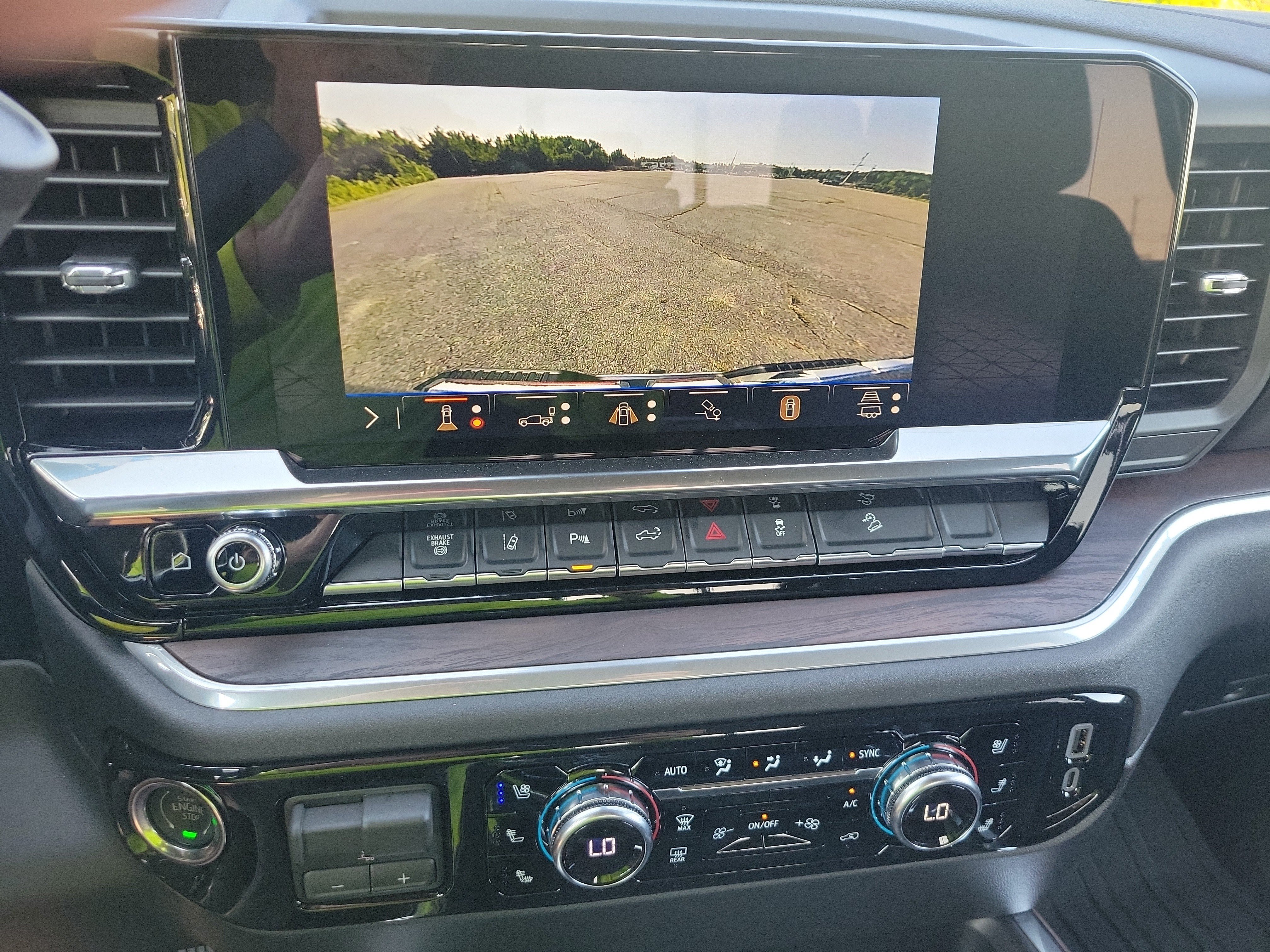 New 2026 GMC Sierra 3500 SLT w/ SLT Premium Package AWD/4WD image 25