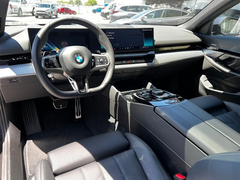 Used 2026 BMW 530i xDrive w/ M Sport Package AWD/4WD image 25