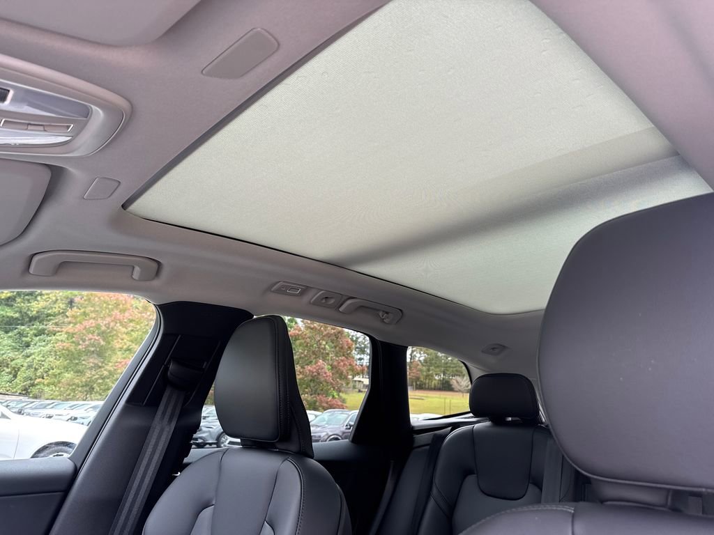 Certified 2025 Volvo XC60 B5 Core w/ Climate Package image 25