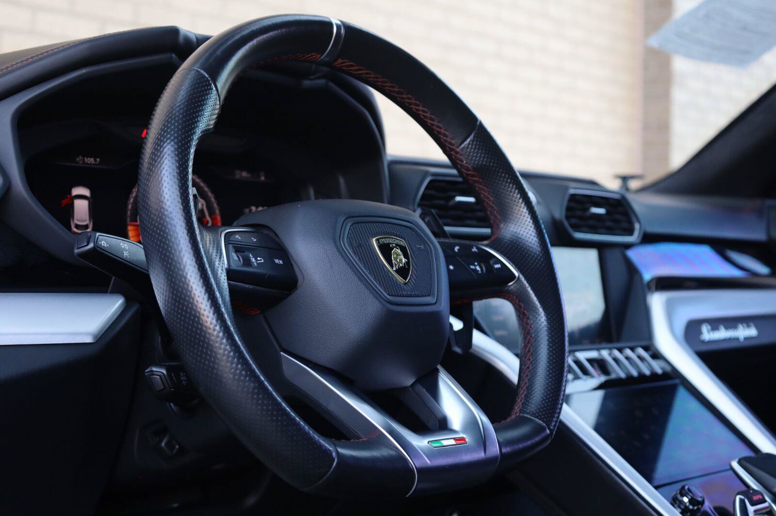Used 2019 Lamborghini Urus AWD/4WD image 17