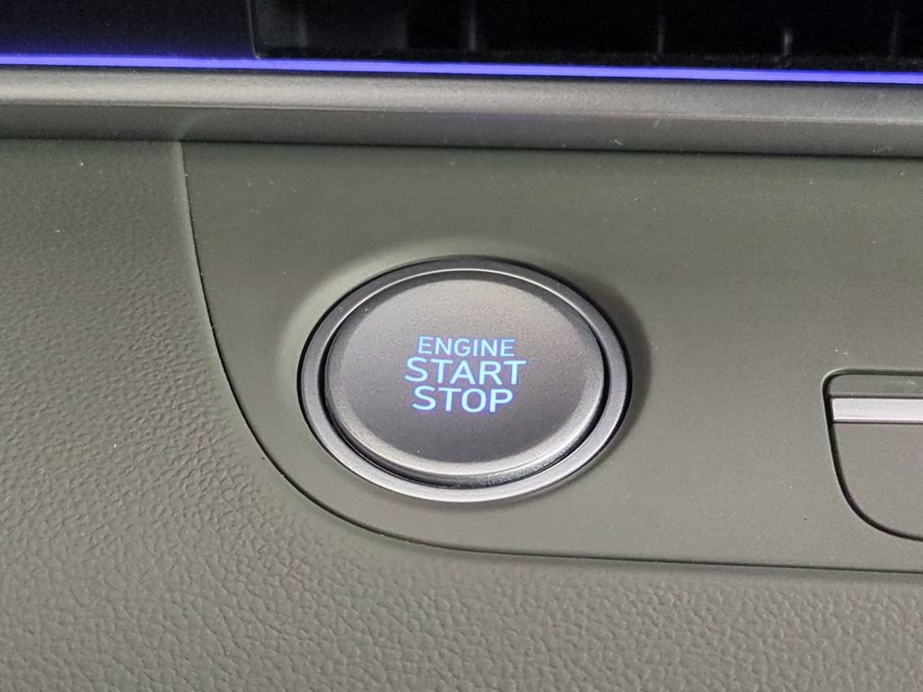 Used 2024 Hyundai Elantra SEL FWD image 35