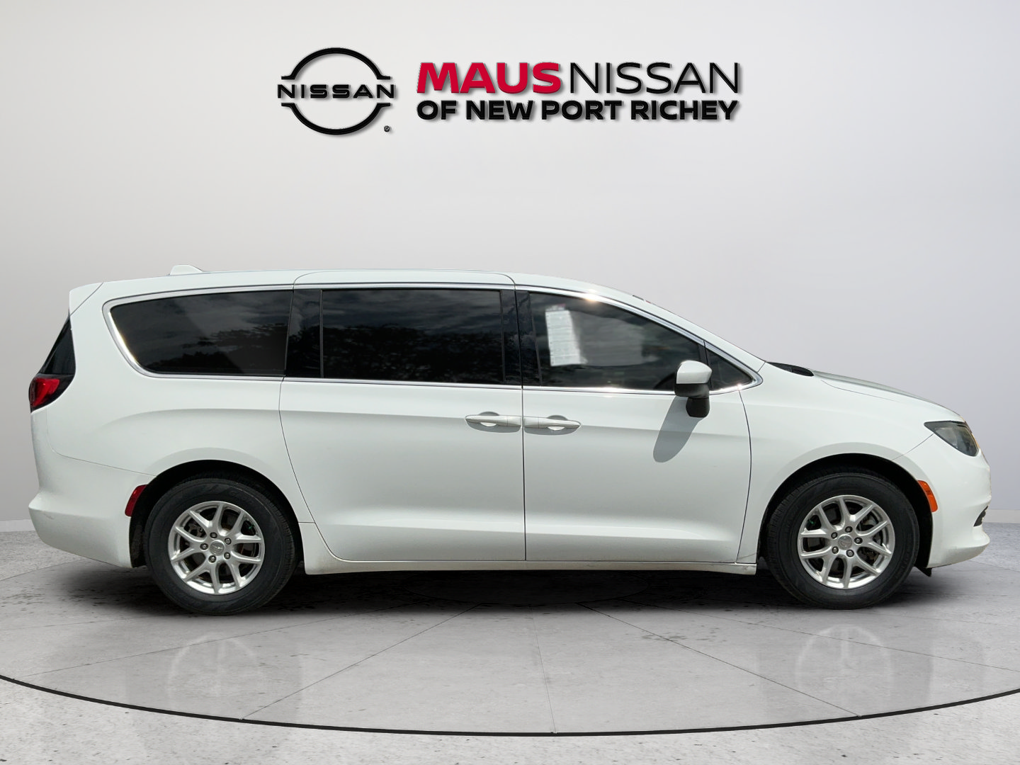 Used 2019 Chrysler Pacifica LX FWD image 12