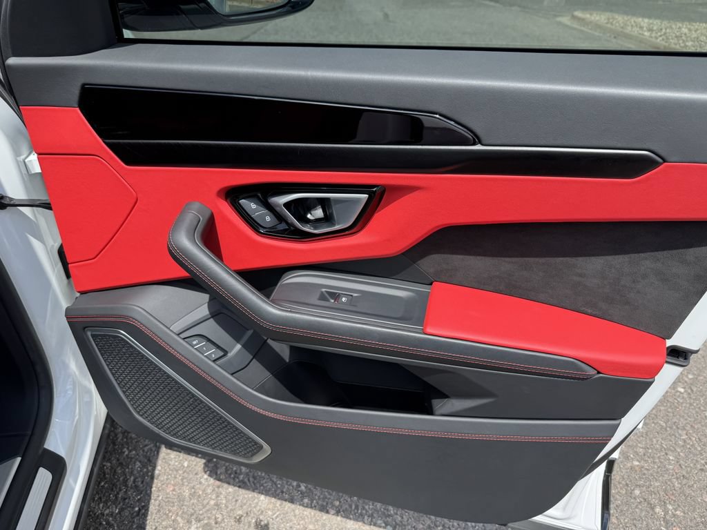 Used 2022 Lamborghini Urus AWD/4WD image 45