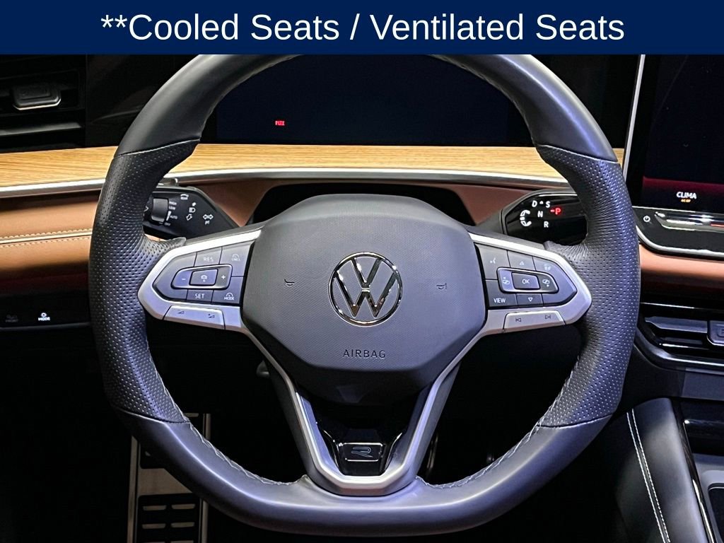 Certified 2025 Volkswagen Tiguan SEL R-Line image 9