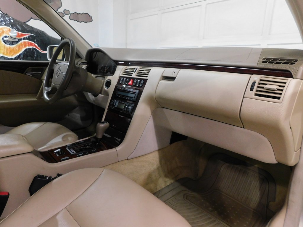 Used 1999 Mercedes-Benz E 320 4MATIC Sedan image 53