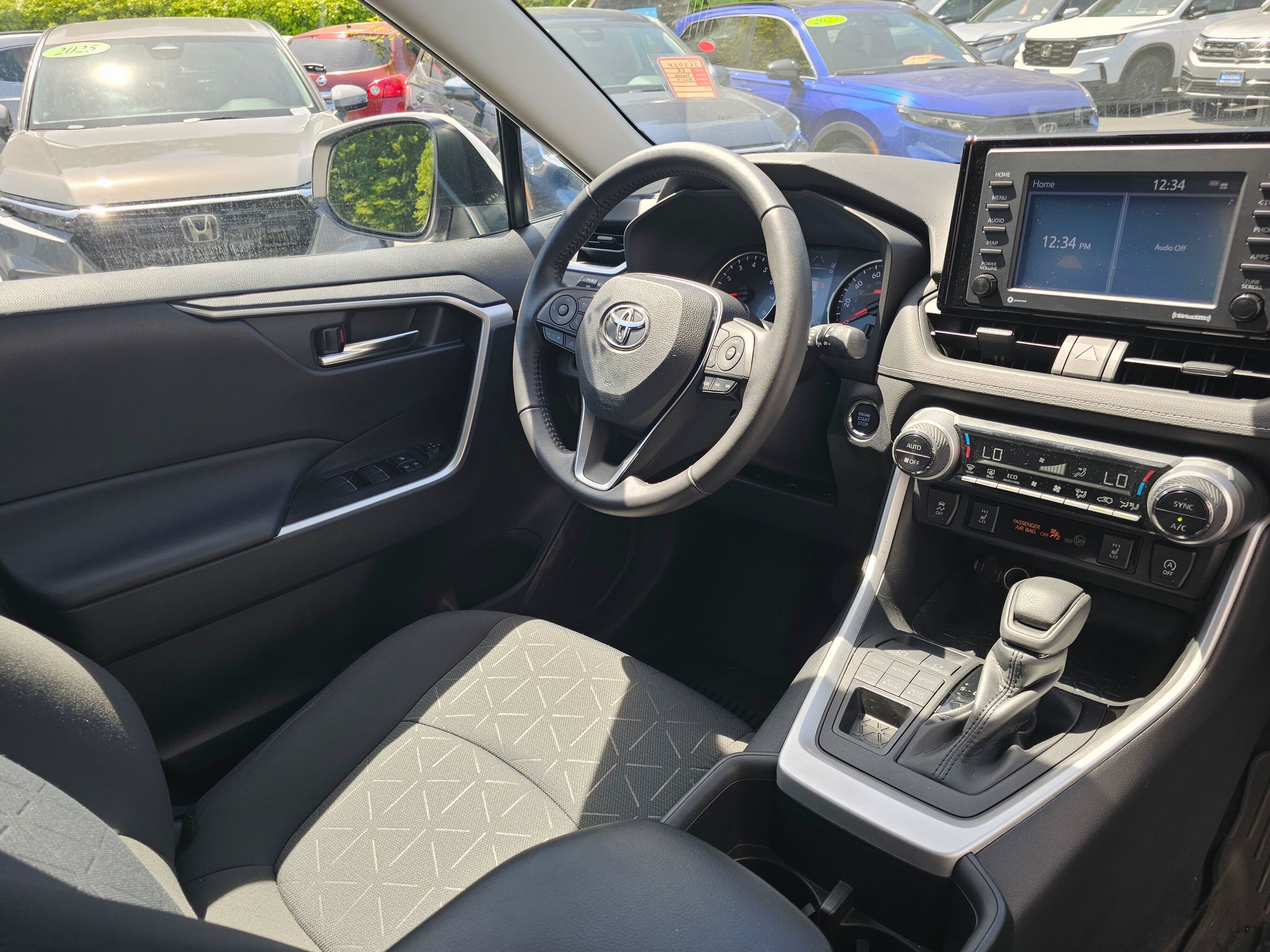 Used 2022 Toyota RAV4 XLE w/ XLE Grade Weather Package AWD/4WD image 8