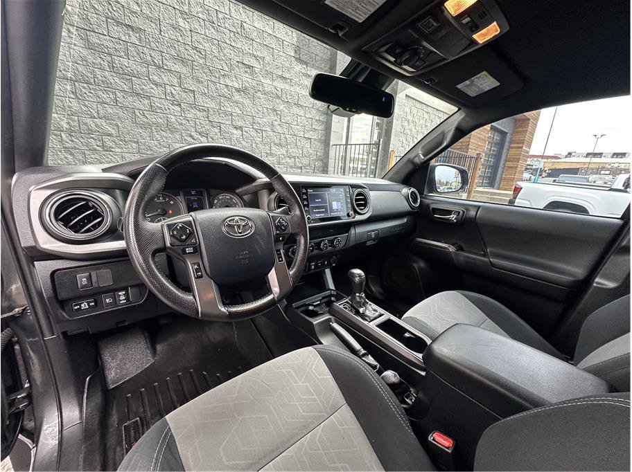 Used 2020 Toyota Tacoma TRD Off-Road w/ Technology Package image 2