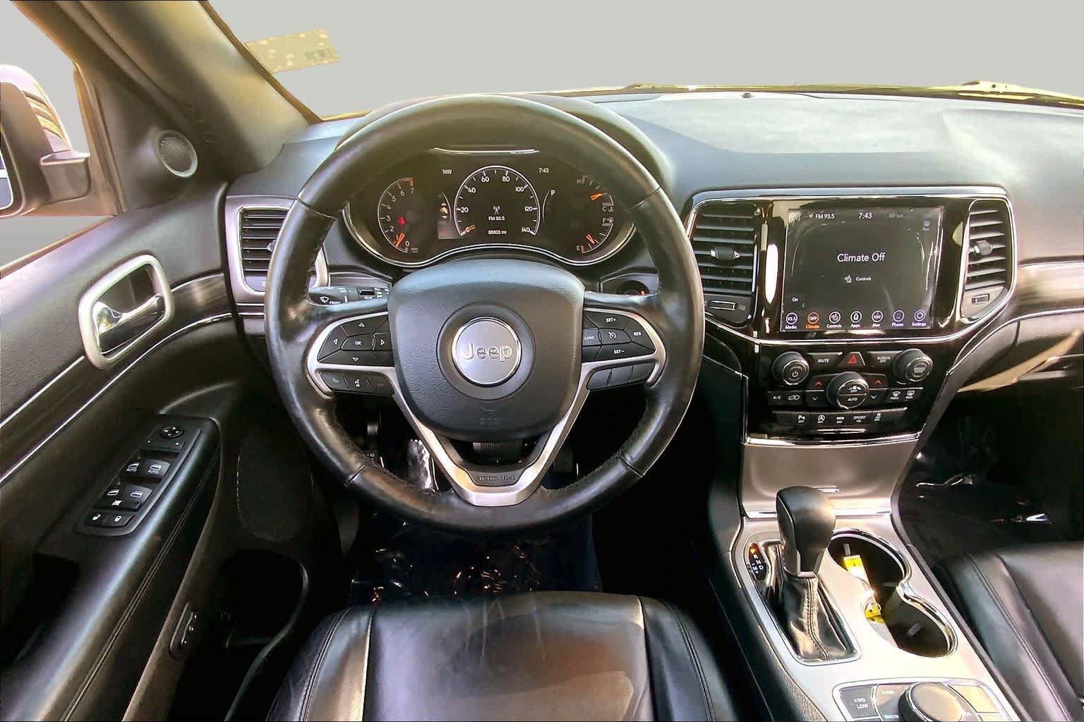 Used 2019 Jeep Grand Cherokee Limited AWD/4WD image 6