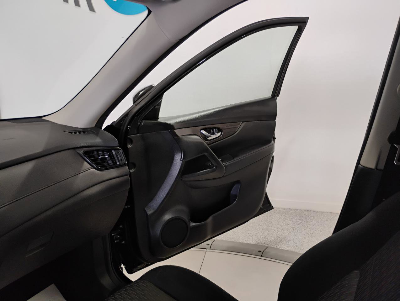 Used 2019 Nissan Rogue SV FWD image 33