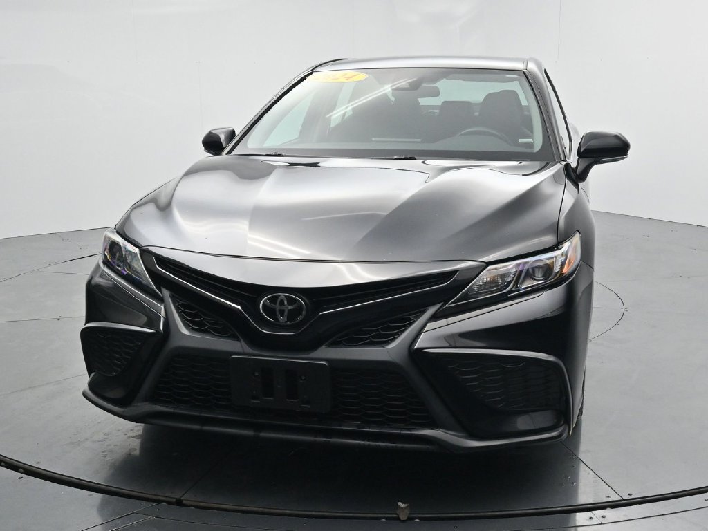 Used 2024 Toyota Camry SE FWD image 3