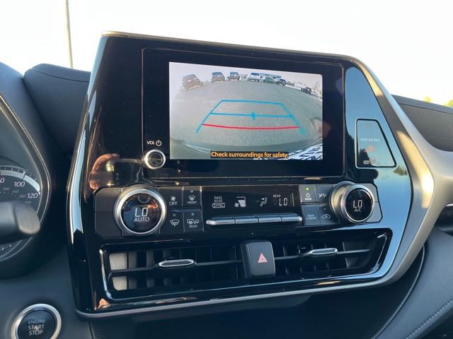Used 2024 Toyota Highlander LE AWD/4WD image 43
