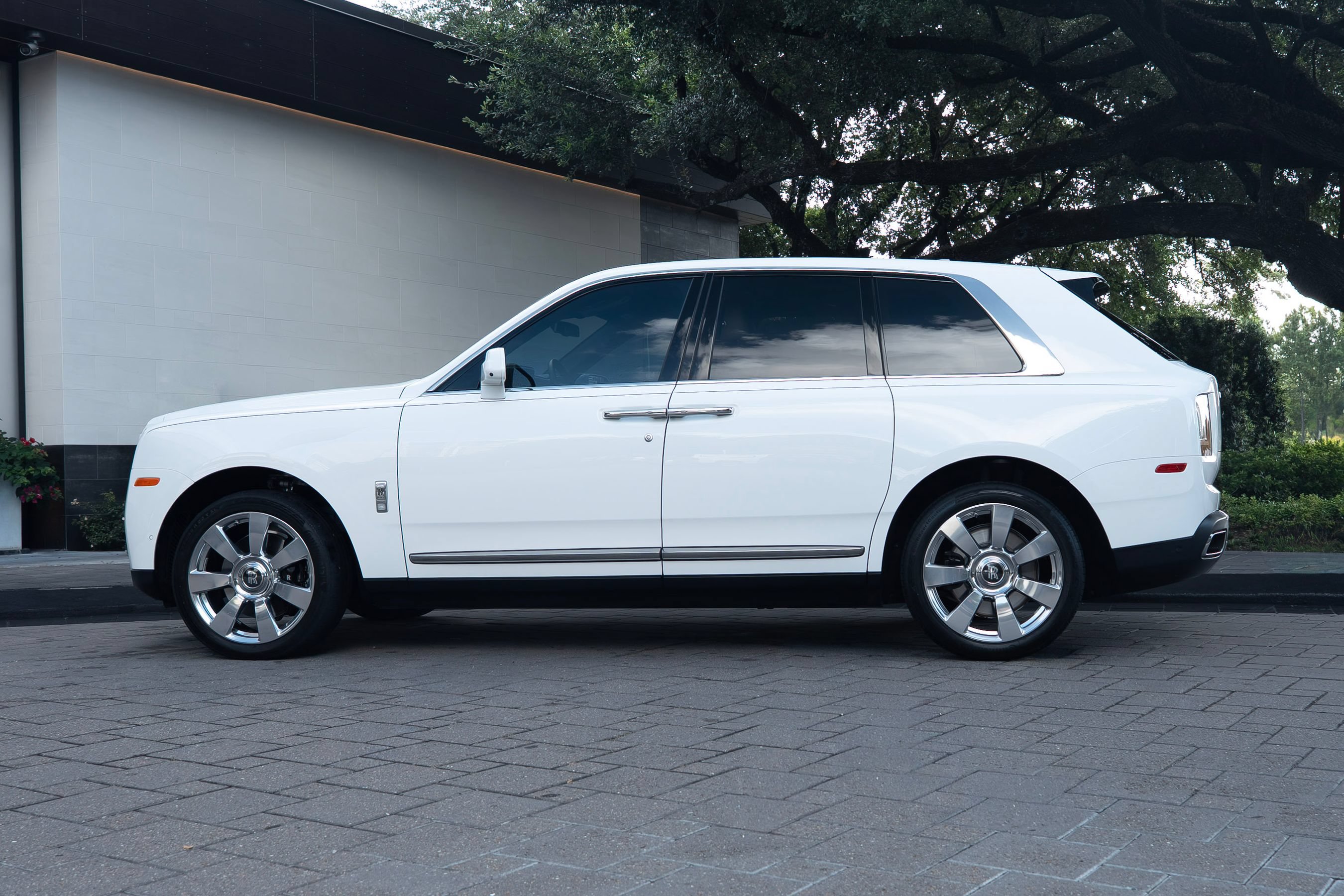 Used 2024 Rolls-Royce Cullinan AWD/4WD image 17