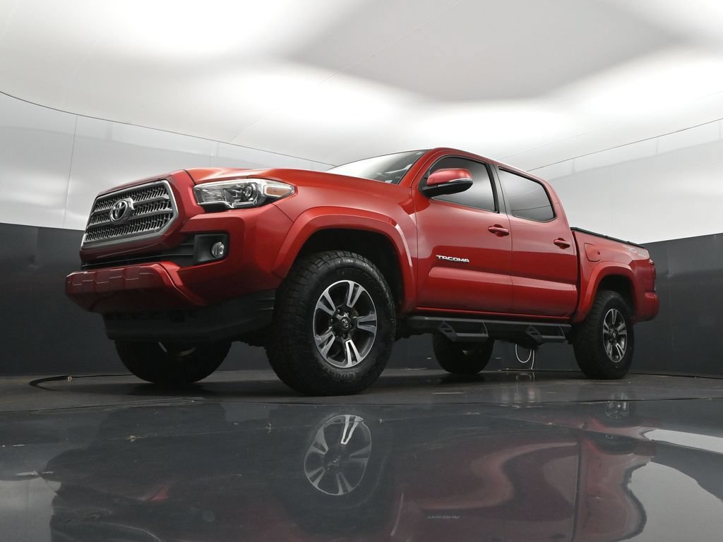 Used 2017 Toyota Tacoma TRD Sport w/ Premium & Technology Package AWD/4WD image 40