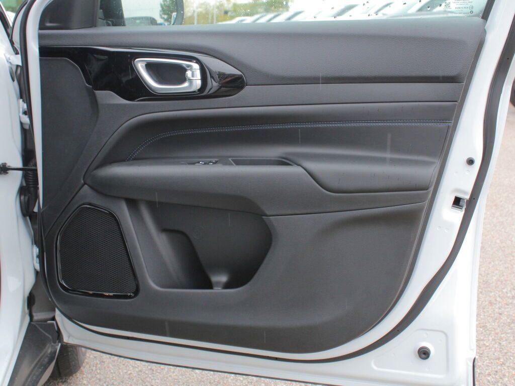 New 2026 Jeep Compass Limited image 9