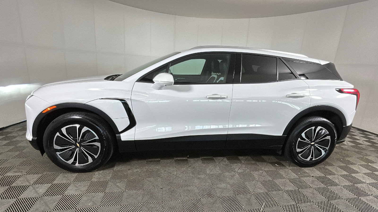 Used 2024 Chevrolet Blazer EV LT AWD/4WD image 7
